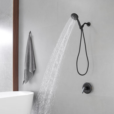 Ensemble de robinet de douche à poignée simple avec 6 modes de pulvérisation, 1,8 gal / min, ensemble de garniture complète comprenant une valve et une pomme de douche à main filtrée