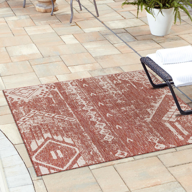 Loreen Geometric Machine Woven Rectangle Polypropylene Indoor / Outdoor Area Rug in Rust Red, Square 5'3"