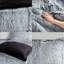 L'édredon simple / simple TG avec texture de fourrure longue à poils longs gris, chaud, comprend et 2 taies décoratives, rehaussent votre chambre à coucher pour une expérience douce et luxueuse