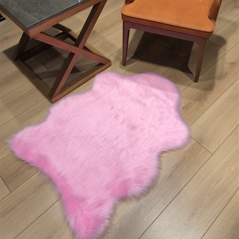 Tapis rose en polyester touffeté à la machine Narron, Nouveauté 2 pi 6 po x 4 pi 11 po