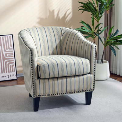 Chaise rembourrée à rayures beiges et bleues. Détendez-vous confortablement avec le siège. Élégant tissu et ornement clouté. Fabrication élégante des pieds brun foncé. Article facile à assembler. 28,56 P, 31,25 W, 30,83 H, 32,95 lb