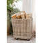 Panier en rotin sur roulettes-120285971