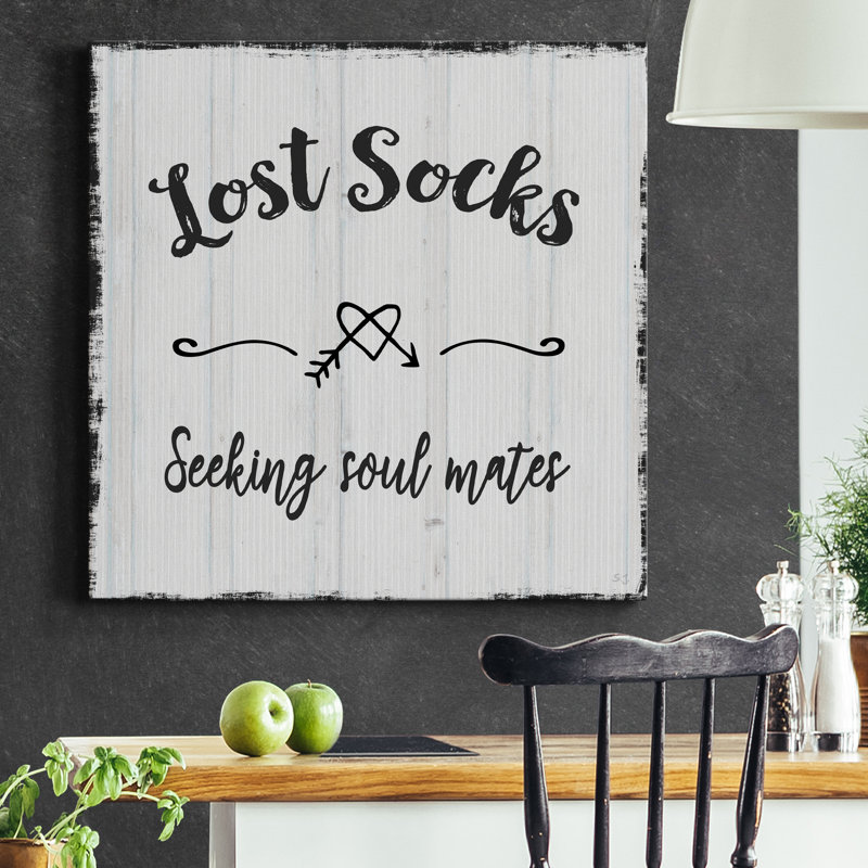 Chaussettes perdues - Toile tendue avec châssis de qualité supérieure - Prêt à être accroché, H 24 po x l 24 po x P 1 po
