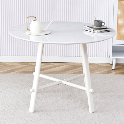 Table ronde élégante et fonctionnelle pour une expérience culinaire tendance