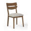 4 chaises incurvées confortables avec sièges rembourrés et meubles en bois riches