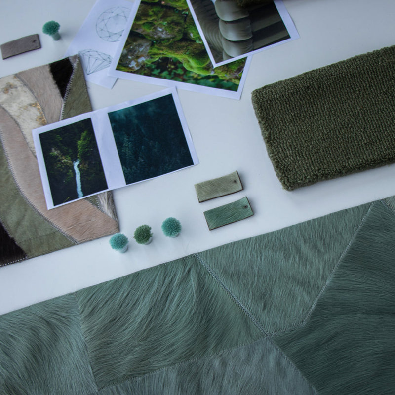 Art Hide X Sasha Biskoff Cowhide Geometric Area Rug in Blue, Round 4'11"