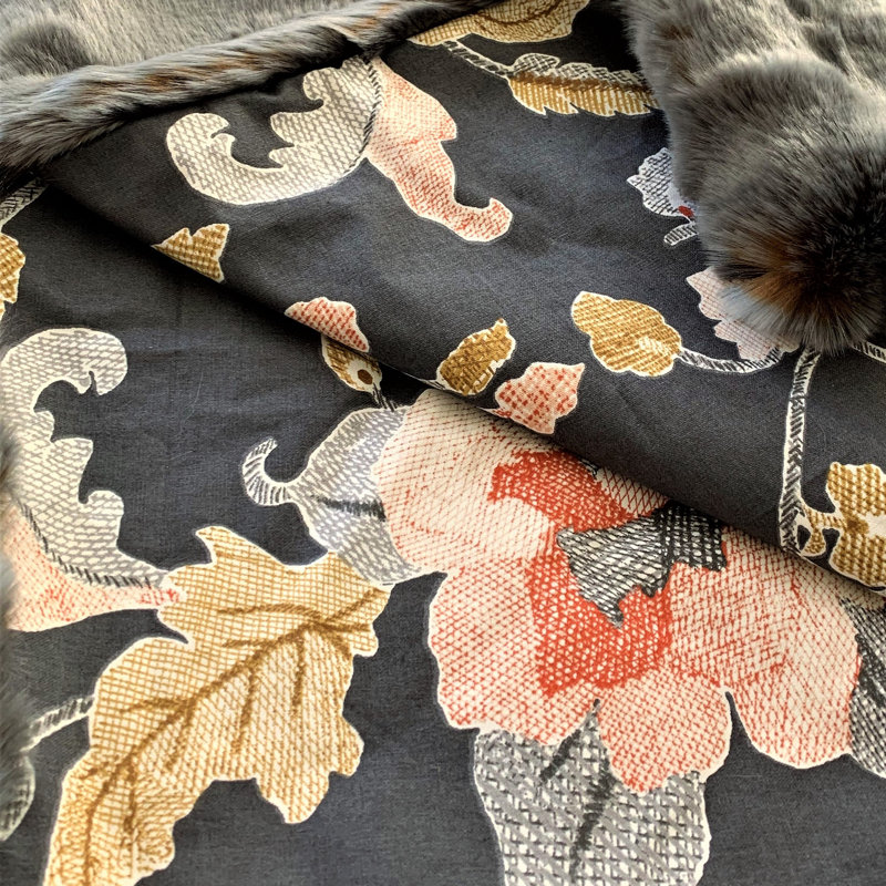 Jeté de luxe à deux tons gris/ambre fabriqué à la main avec revers floral Plutus, l 70 po x L 90 po