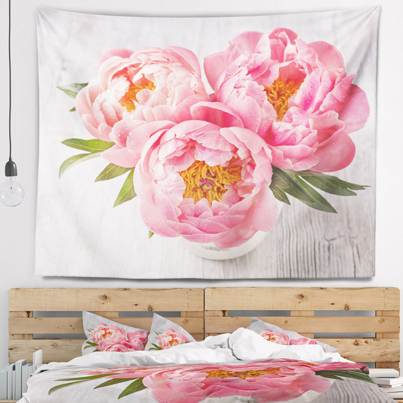 Tapisserie de pivoines sur fond blanc, H 32 po x l 39 po