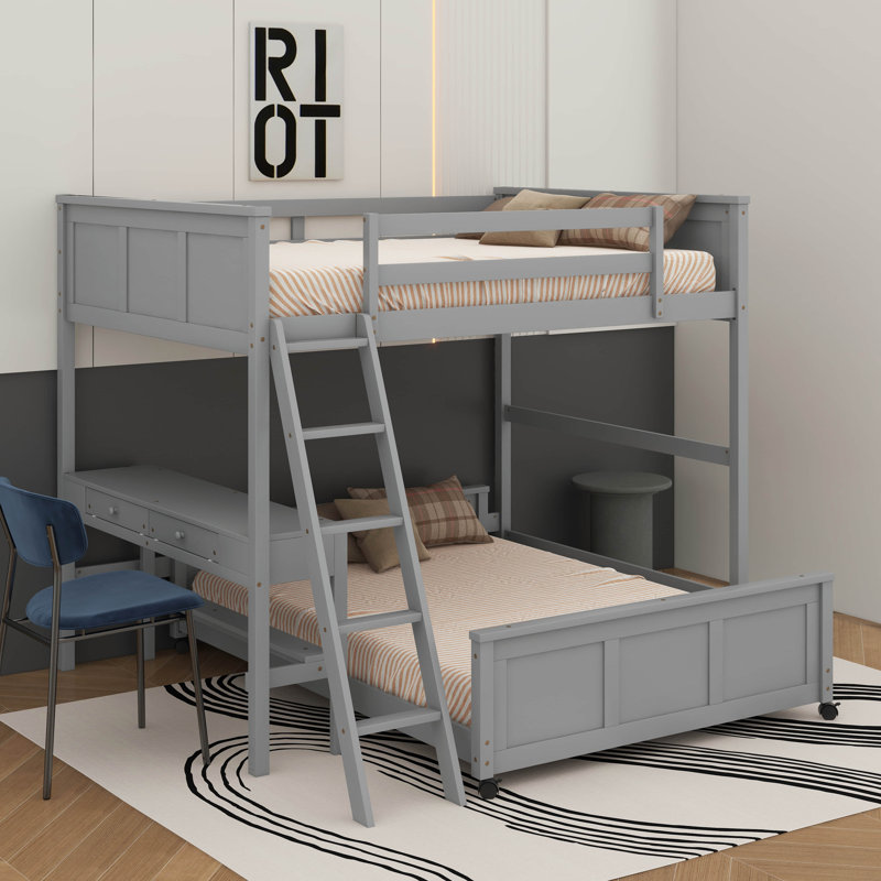 Lit double superposé au dessus d'un lit double avec bureau