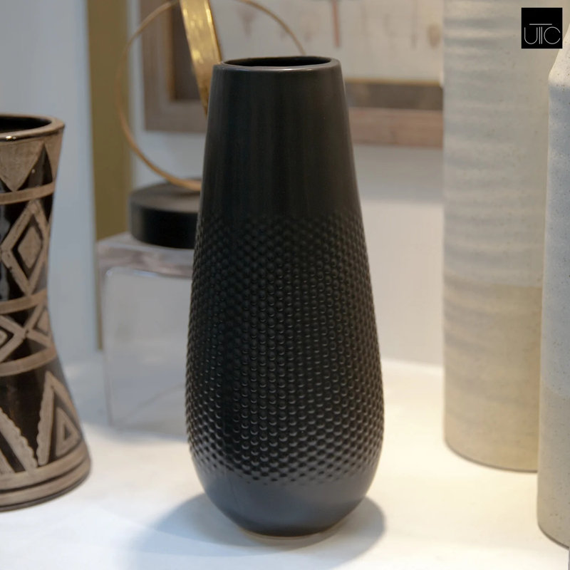 Vase de table en céramique Falisa, Noir, H 12 po x l 5,25 po x P 5,25 po