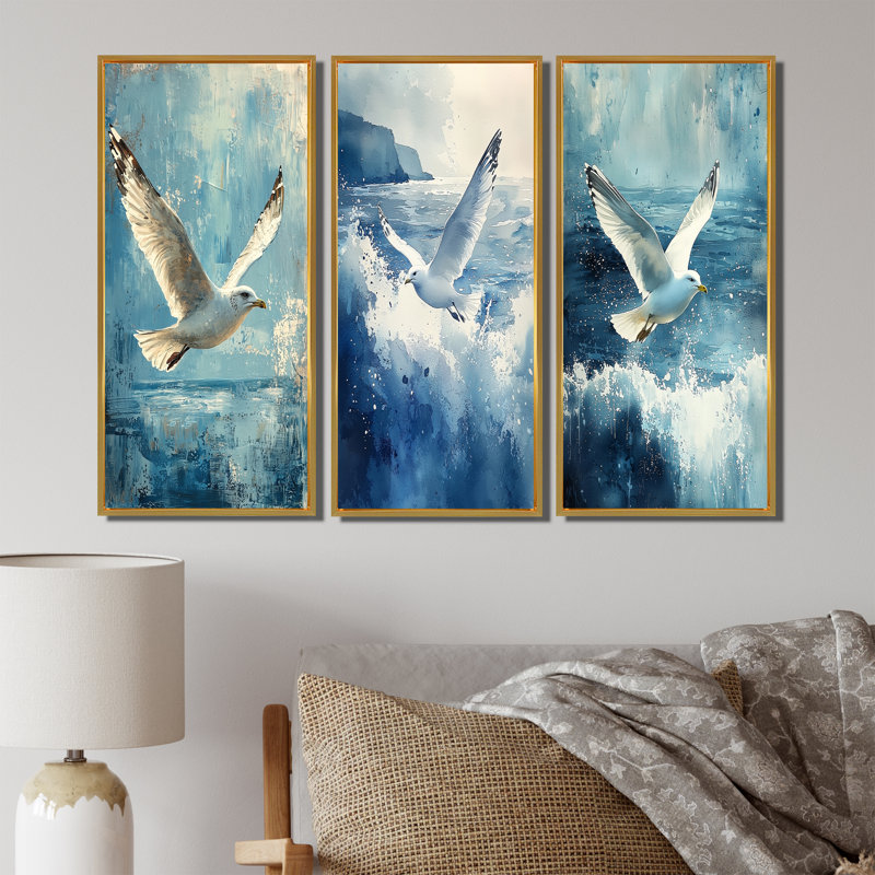 Mouette dans la brise I - Collection de décorations murales oiseaux, H 28 po x l 36 po, Impression encadrée flottante, Doré