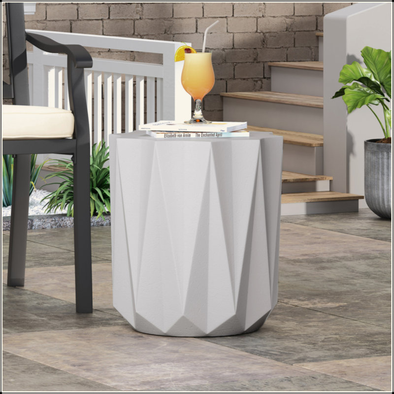 Table d'appoint charmante en béton avec motif géométrique