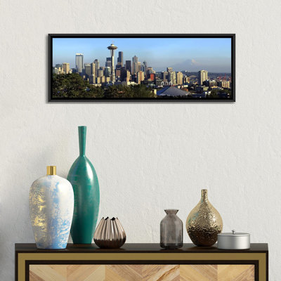 Seattle City Skyline avec le mont. Rainier en arrière-plan, King County, Washington State, États-Unis 2010 - Reproduction de photo panoramique non encadrée