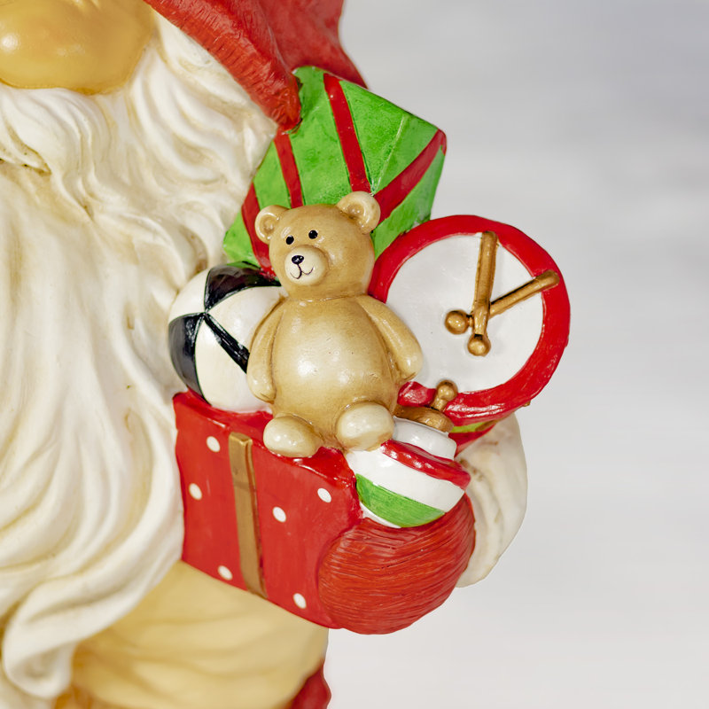 Père Noël gnome tenant des figurines "Nick & Kris"