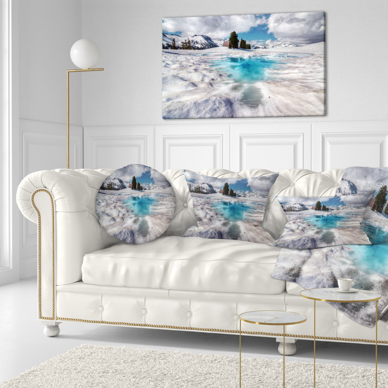 Magnifique lac recouvert de neige - coussin à imprimé paysage