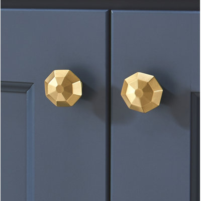 Wheeler 1 1/4" Diameter Round Knob