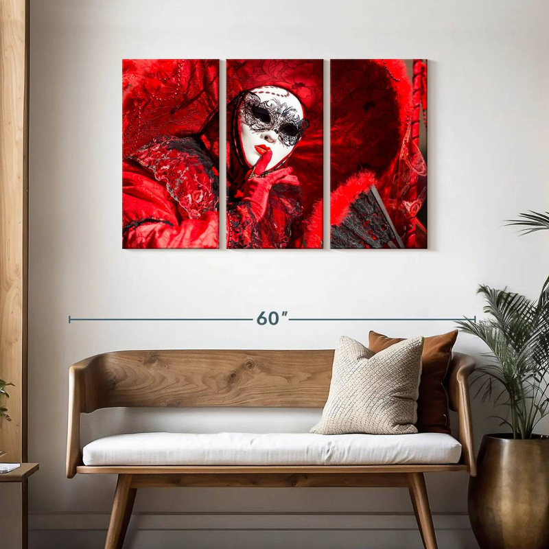 Déguisement de carnaval rouge, H 28 po x l 45 po
