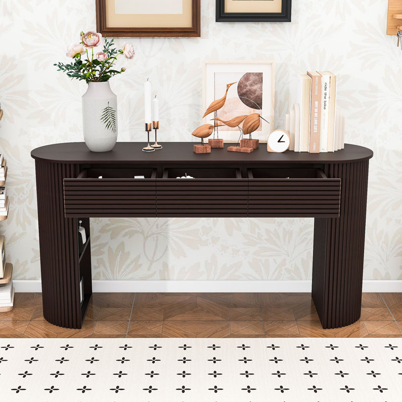 Console rétro avec 3 tiroirs, deux tablettes latérales ouvertes, pieds semi-circulaires interchangeables et sécurité anti-basculement