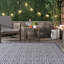 Tapis intérieur / extérieur à motif géométrique pour terrasse Roxie, bleu marine / ivoire-501806175