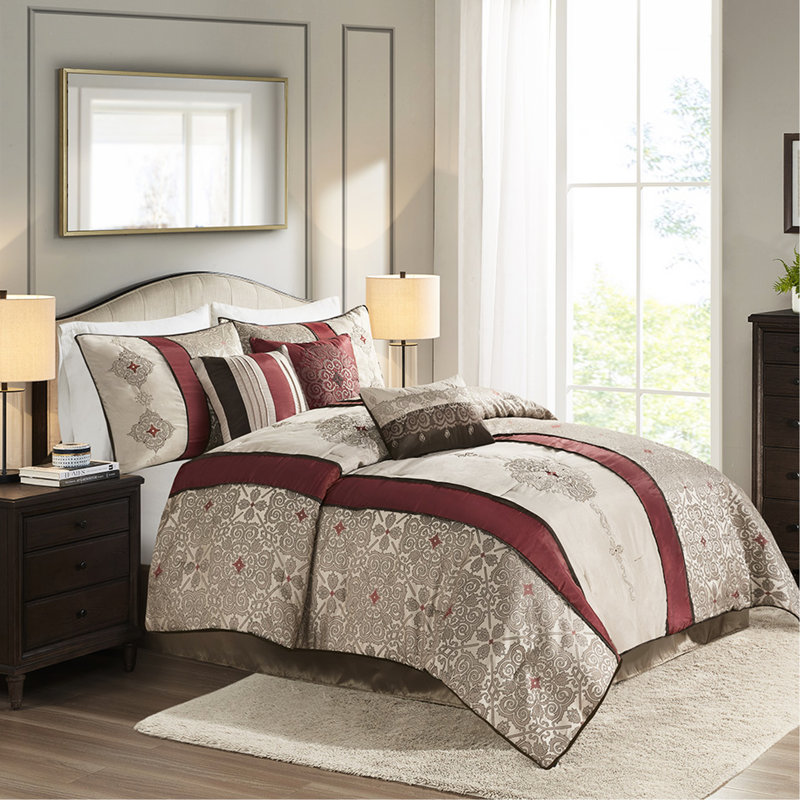 Ensemble de chambre à coucher pour très grand lit 7 pièces - rouge avec broderie et édredon, Rouge