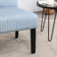 Chaise rembourrée à rayures bleues élégantes, rembourrage en mousse confortable, structure en bois, pour la décoration de la maison, revêtement à rayures, confort, durabilité, vie contemporaine