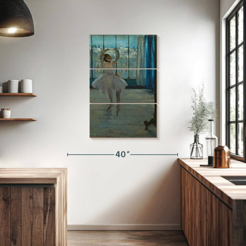 Enn Dancer posant pour un photographe, H 38 po x l 24 po