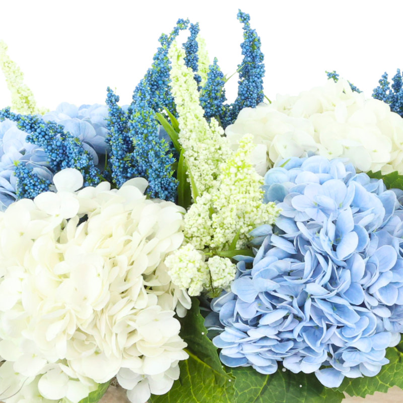 Centre de table hortensia et bruyère en pot de bois