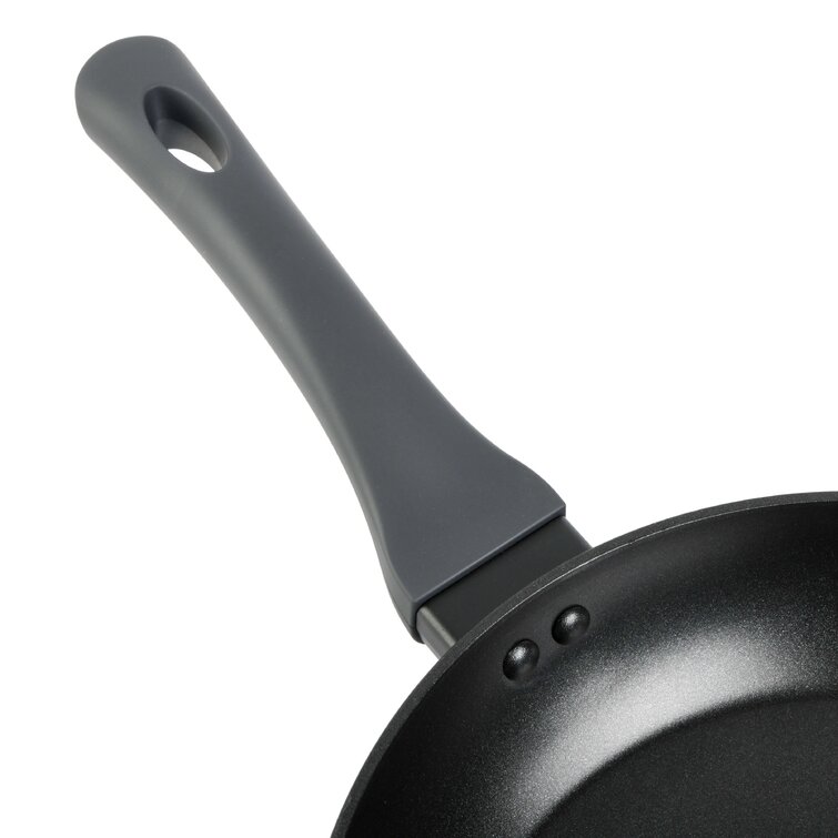 https://assets.wfcdn.com/im/56936441/resize-h755-w755%5Ecompr-r85/1713/171300842/6+-+Piece+Non-Stick+Aluminum+Cookware+Set.jpg