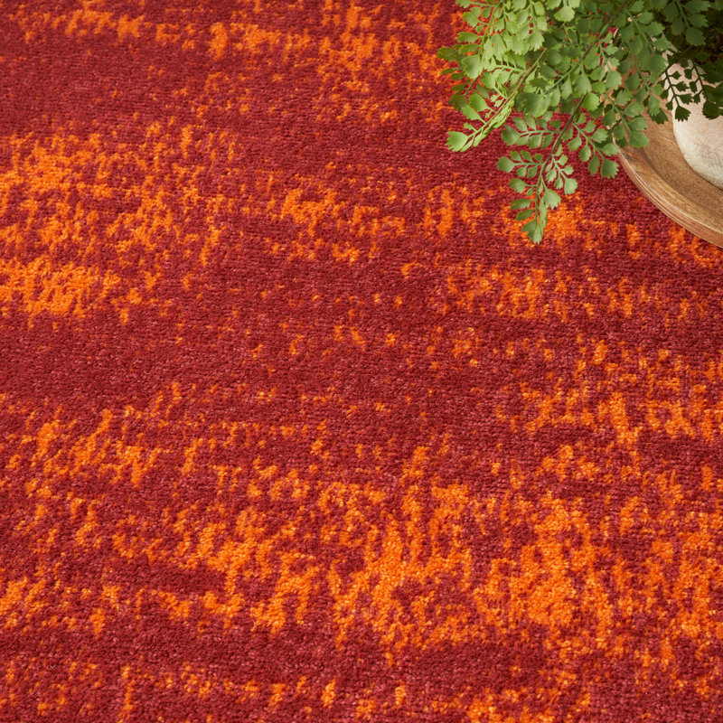 Pentworth Machine Woven Chenille Indoor/Outdoor Area Rug in Red, Rectangle 4' x 6'