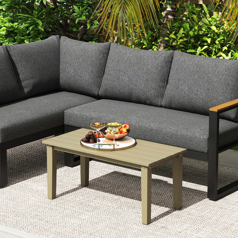 Table basse d'extérieur en PEHD brun Outsunny, conception à lattes rectangulaires, toutes saisons pour le jardin, le balcon et la cour