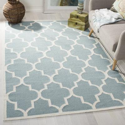 Tapis géométrique en laine / coton tissé à la main Rodgers - bleu clair / ivoire