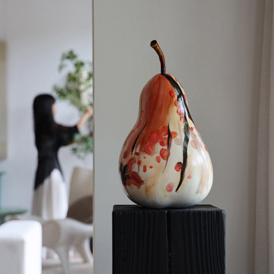 Objet décoratif en fibre de verre beige en forme de poire