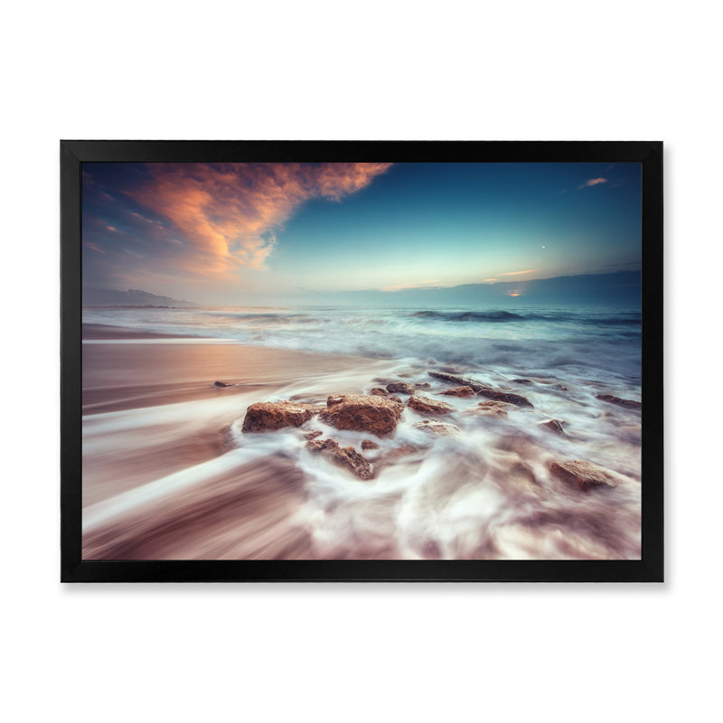 «Sunrise Over The Beach Waves Wash Stones», impression sur toile, Toile avec cadre de coin noir fermé, H 16 po x l 32 po