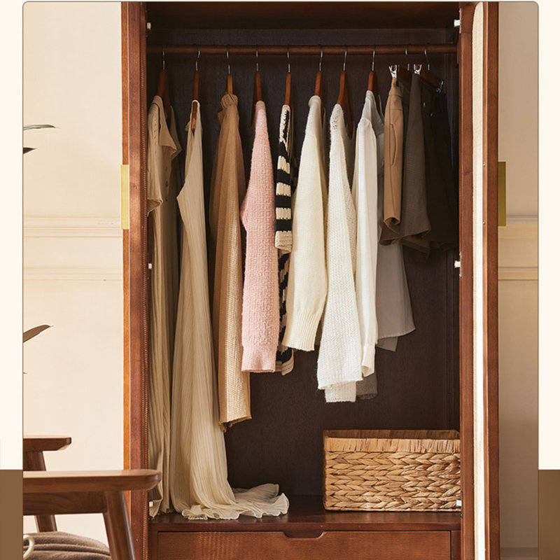 Armoire penderie en bois de frêne et rotin