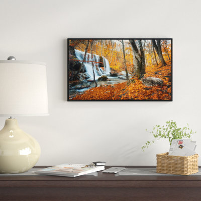 Paysage «Autumn Mountain Waterfall Close View», reproduction de photo sur toile tendue encadrée