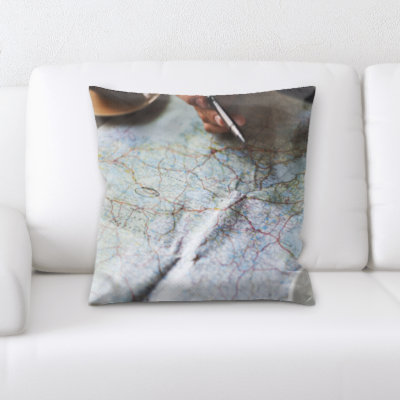 Coussin décoratif prévoyant de voyager