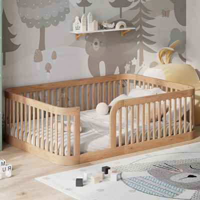 Structure de lit en bois avec clôture