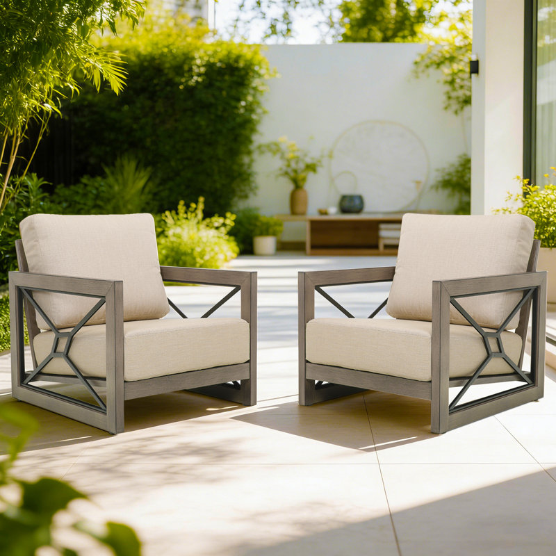 Chaise de patio avec coussins