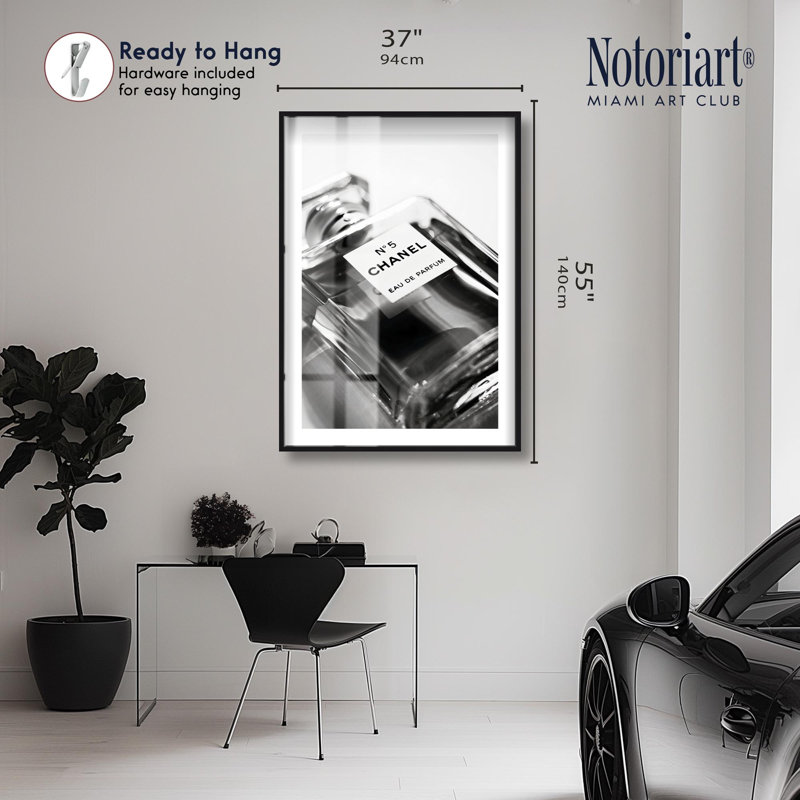 «Perfume Prism Shadowbox Print» par Notoriart, H 55 po x l 37 po, Noir