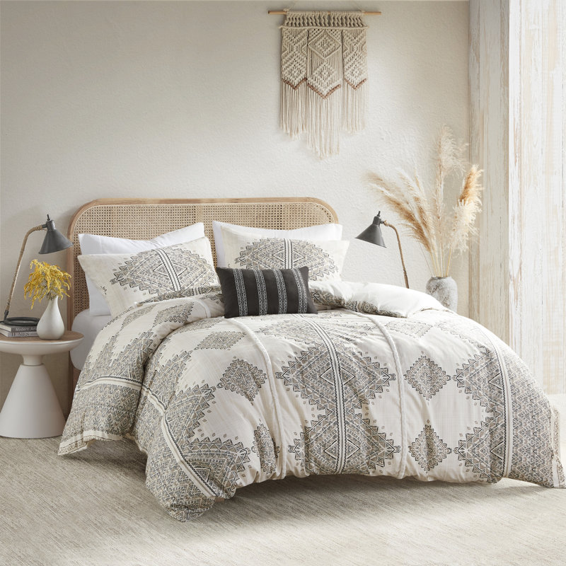 Ibiza Printed 4-Piece King/Cal King Duvet Cover Set with Throw Pillow, King/Cal King Duvet Cover + 2 Shams + 1 Pillow