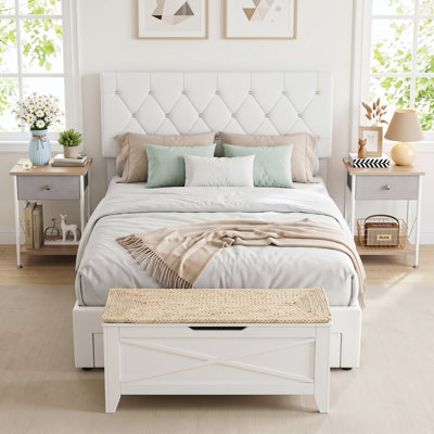 Ensemble de chambre à coucher moderne de 4, cadre de lit plateforme tapissier blanc avec 2 tables de chevet en métal et banc de rangement à plateau relevable en bois, ensemble de mobilier de chambre complet