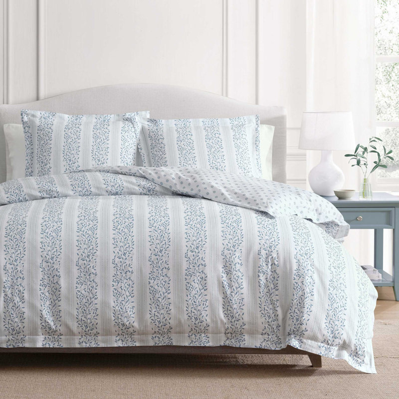 Martha Stewart Printed Cotton Reversible Comforter Set, Édredon pour grand lit + 2 taies décoratives, Floral bleu 1