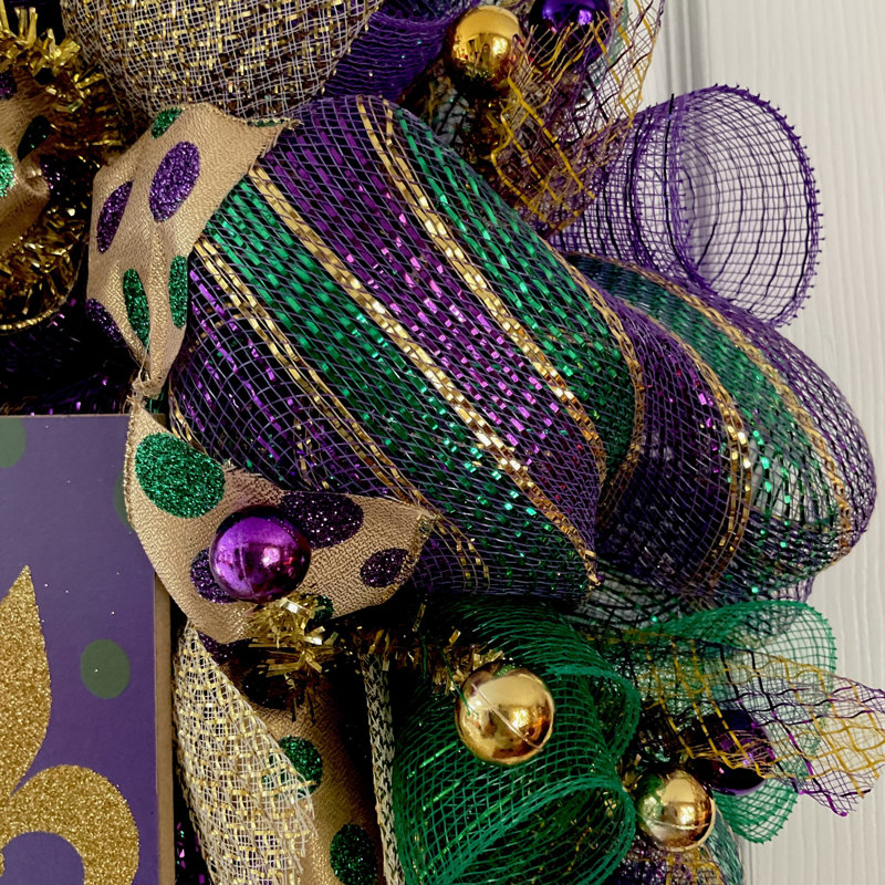 Couronne Mardi Gras avec grandes lettres dorées