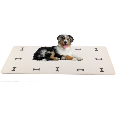 Tapis pour chien pour nourriture et eau, tapis de caisse et protecteur de plancher - grand tapis en mousse viscoélastique en PVC avec fond antidérapant de 46,5 po x 24 po - Tapis pour chien résistant aux taches, aux égratignures et à l'eau par PETMAKER (Dog Bones)
