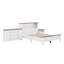 Lit plateforme Farmhouse avec tête de lit double à porte coulissante et station de charge, table de chevet et commode-1429842629