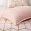 Couette rose poudré à imprimé géométrique métallisé et taie d'oreiller brodée carrée, format king/king