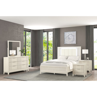 Dalontae Hennig 5-Piece Bedroom Set