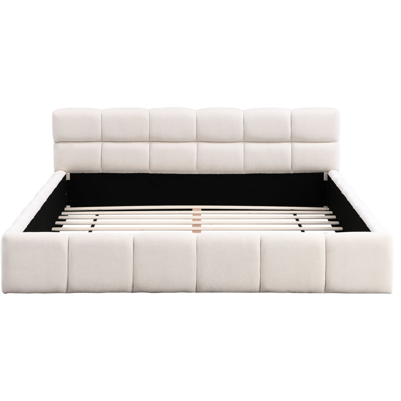 Grand lit en chenille beige avec tête de lit en damier pour un confort - Design de chambre à coucher confortable et contemporain