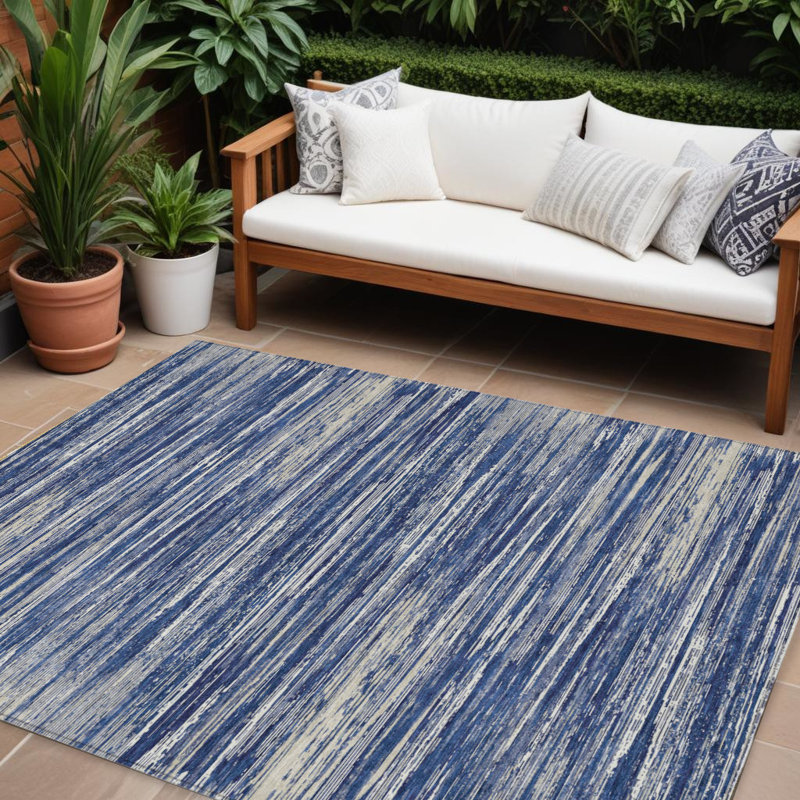 Tapis extérieur lavable rayé bleu marine et ivoire 9 pi x 12 pi
