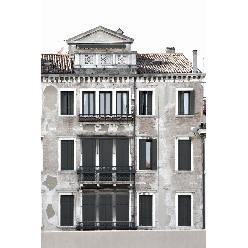 «Venetian Facade Photos II» par Sharon Chandler - Photographie sur toile tendue, H 36 po x l 24 po